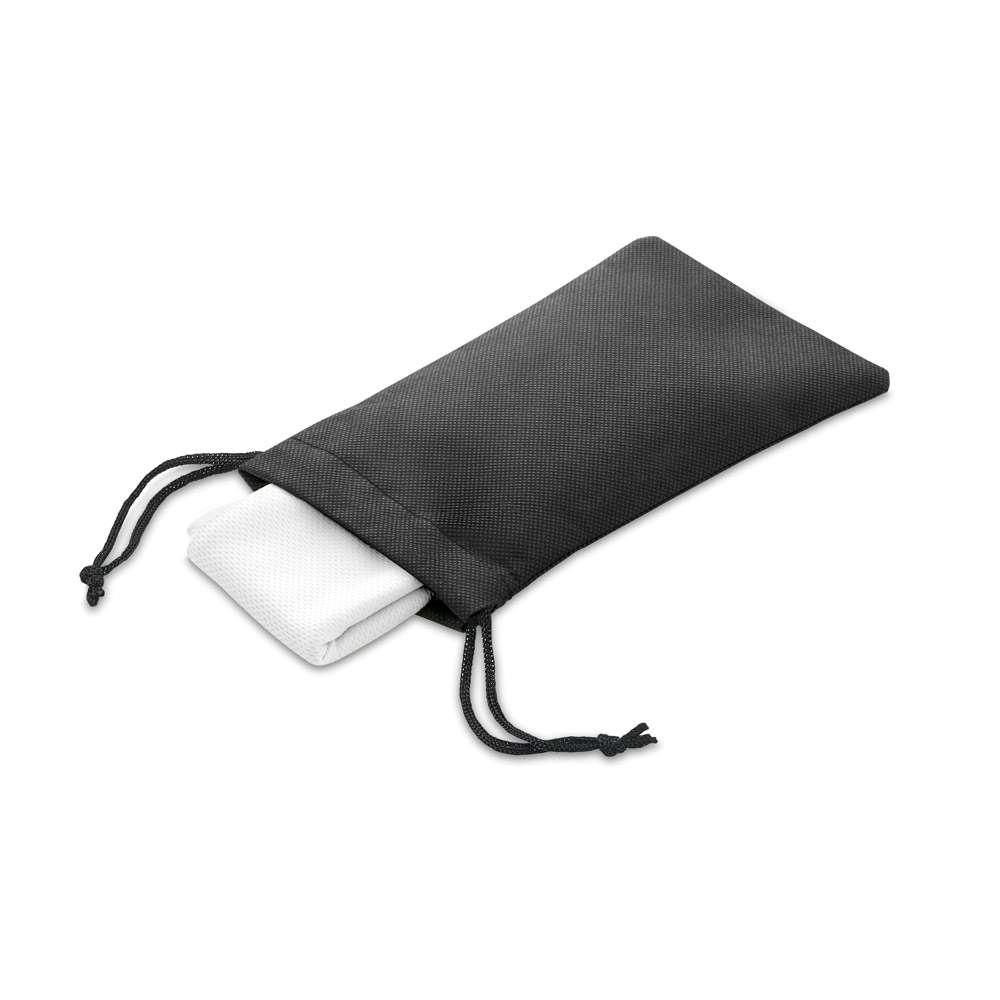 BERNAL Sporthandtuch aus recyceltem Polyester (100% rPET) dient zur Erfrischung mit Vliesstoffbeutel