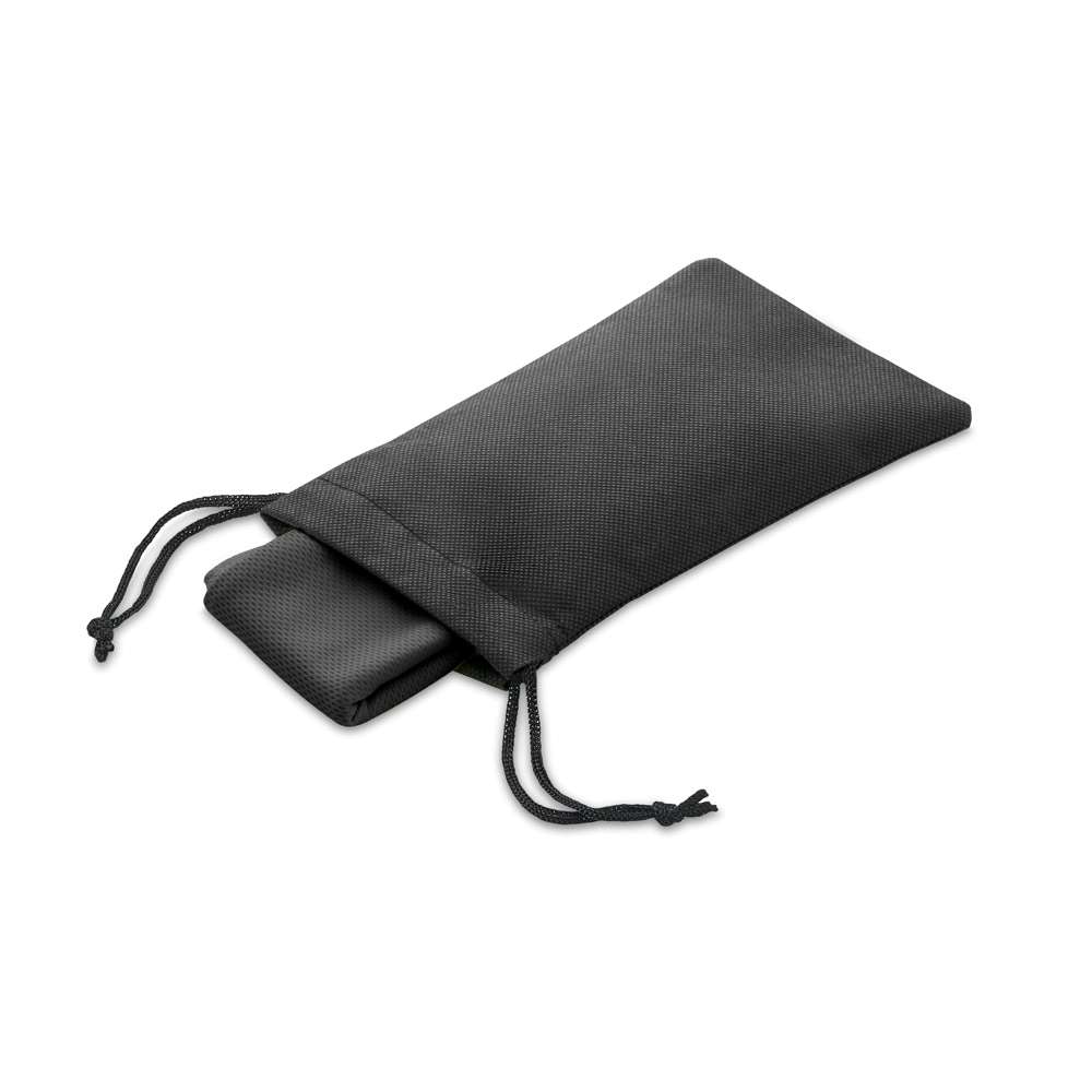 BERNAL Sporthandtuch aus recyceltem Polyester (100% rPET) dient zur Erfrischung mit Vliesstoffbeutel