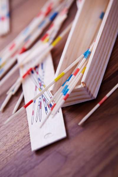 Mikadospiel in Holzbox Cas