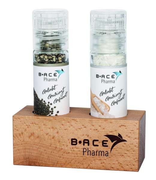 Holz-Aufsteller mit würzigen "Mini" Mühlen im Papp-Schuber